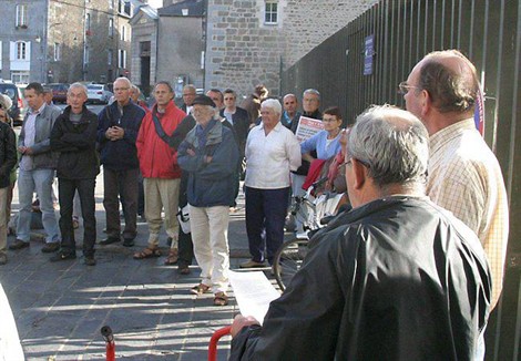 Manif contre l'intervention en Syrie devant la préfecture de Saint-Brieuc