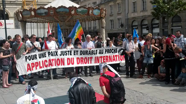 Manifestation place de la mairie, Rennes