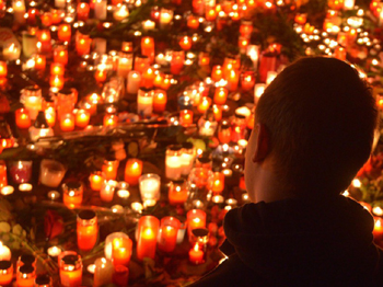 Seoul, Prague, Lyon, Marseille ... partout des bougies pour Paris