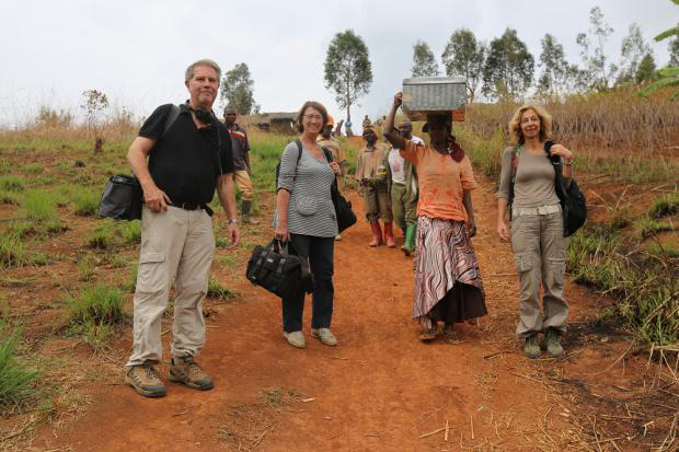 Colette Braeckman au Kivu lors de la réalisation du film "L’homme qui répare les femmes"